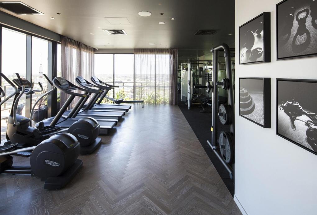 Elegant Urban Hideaway - Private Luxury Residential Apartment, Walk To South Bank & Free Carpark