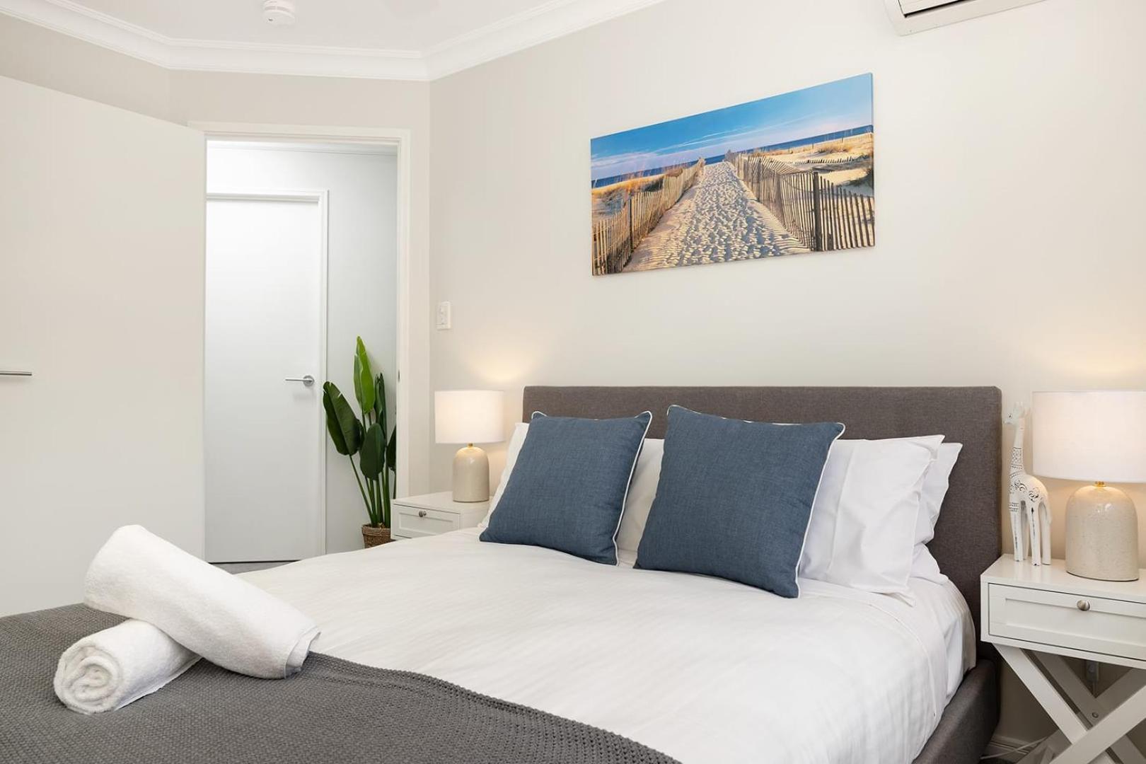 Large Family Pool In Taringa 6km To Cbd Pets Holiday home Brisbane