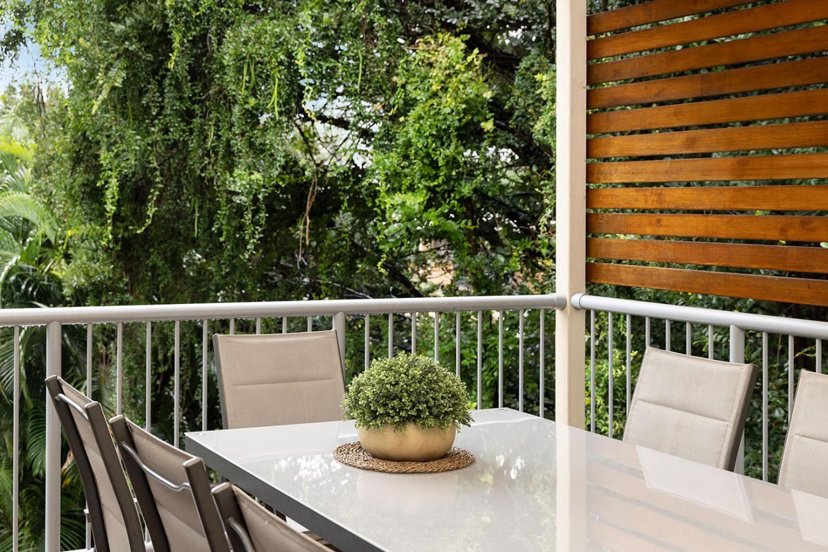 Large Family Pool In Taringa 6km To Cbd Pets *