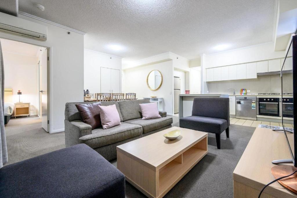 Urban Cbd Elegance With River&botanic Garden Views Brisbane