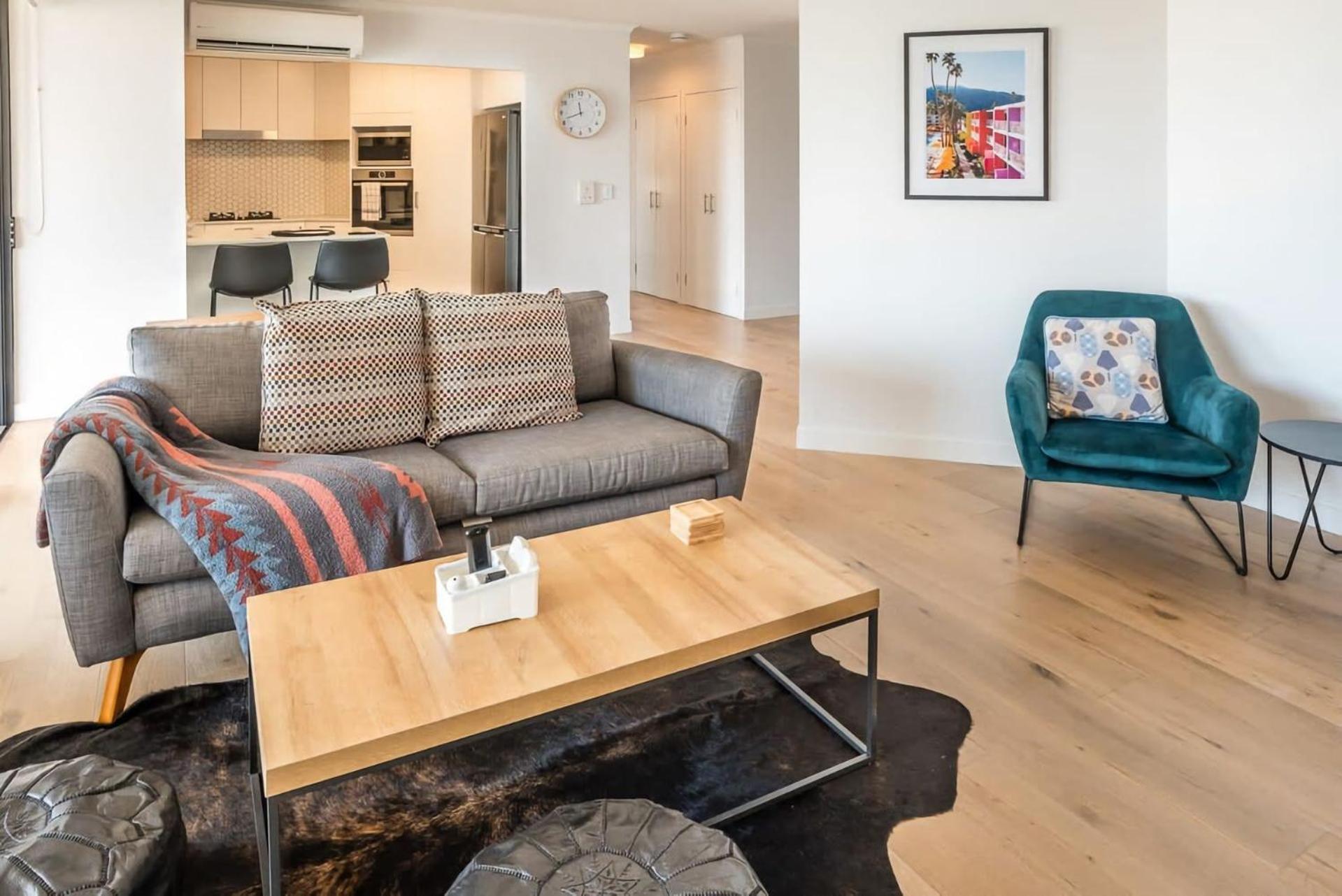 Stylish Retreat With Pool Parking Apartment *