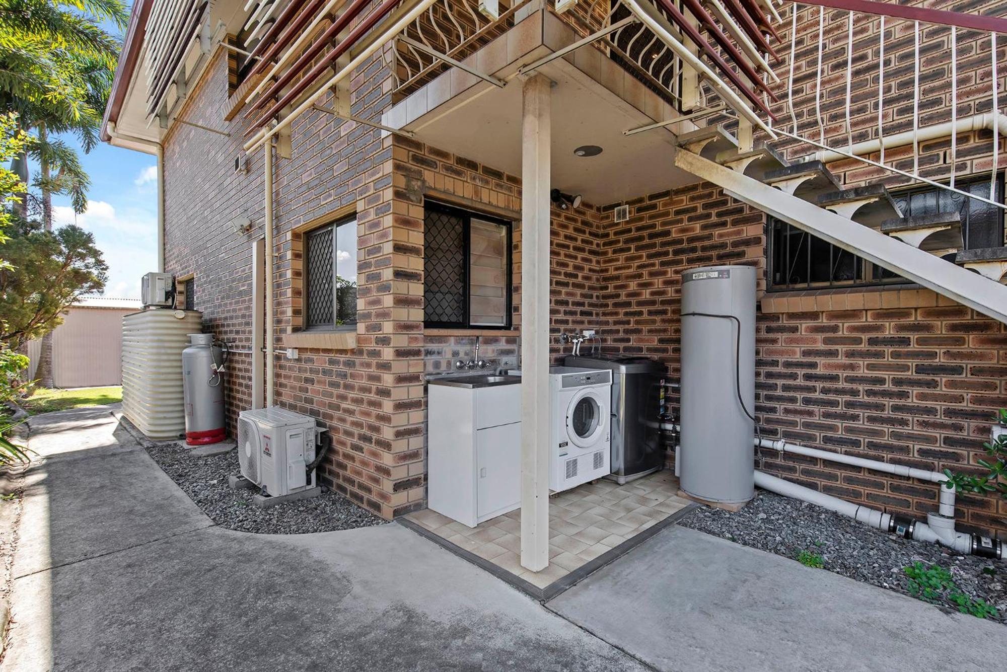 Luxury Living 2b2b In Southern Parking