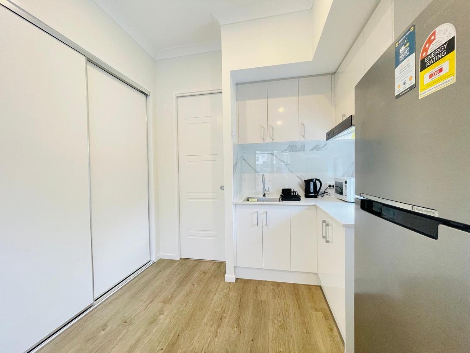 Independent With Onsuite And Small Kitchen *