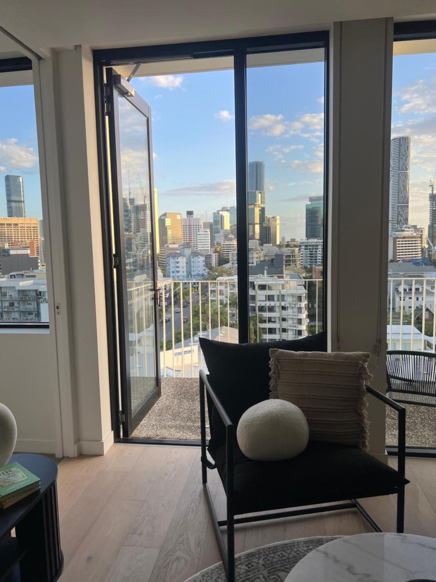 Apartment Spacious 2bed 2bath With Views *