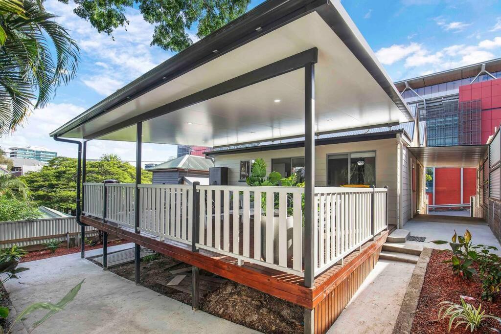 Sunset Haven 4-bd Retreat Milton, Steps To Suncorp * Brisbane