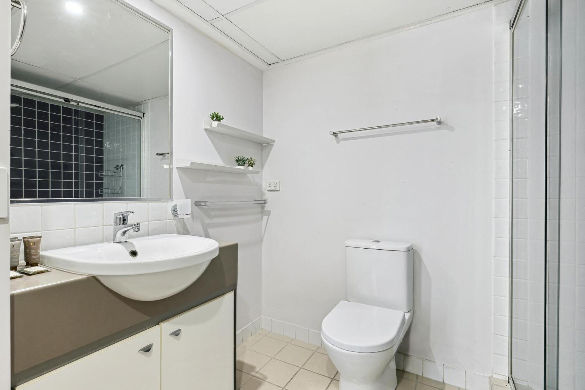 Apartment 2-bed Abode With Swimming Pool Gym & Views Brisbane