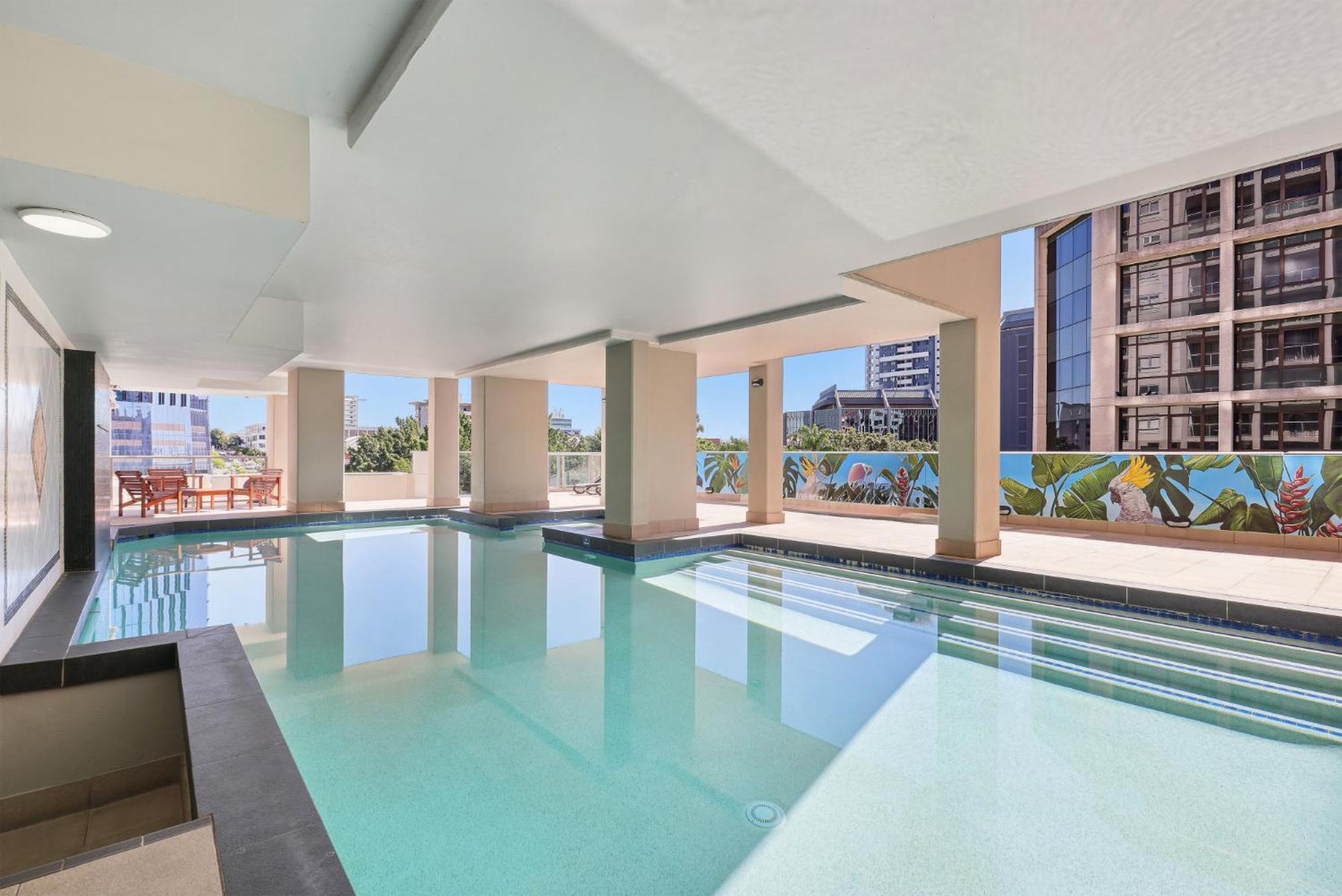 Apartment 2-bed Abode With Swimming Pool Gym & Views