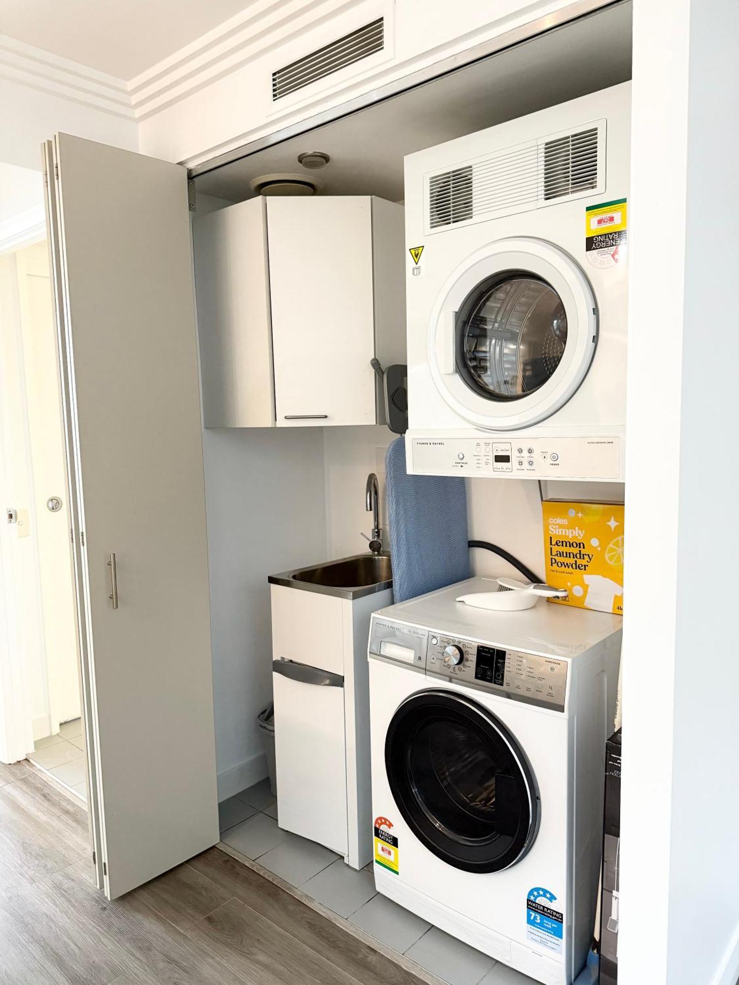 Apartment Spacious Newly Renovated 3-bedroom Opposite Westfield Chermside *