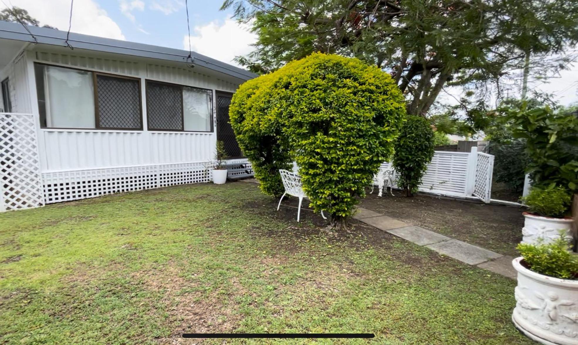A Comfortable House Close To Westfield