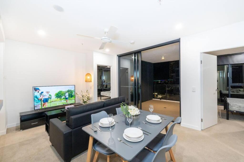 2br-2ba Resort-style Retreat In Hamilton - H20705 * Brisbane
