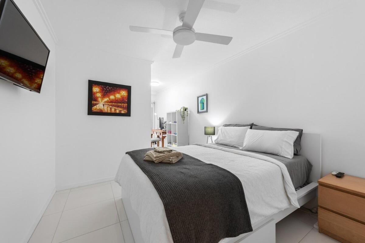 Riverfront Excellence 2bed-2bath-2car - West End Brisbane