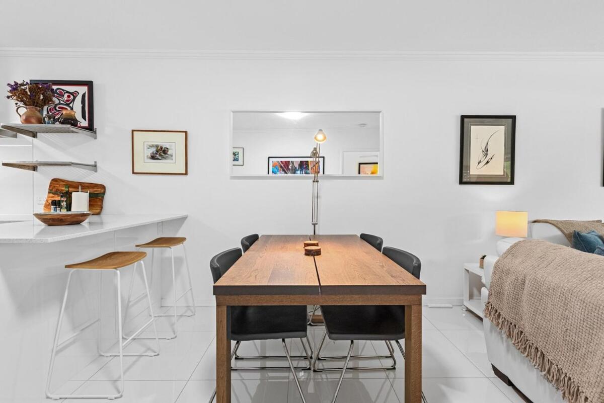 Riverfront Excellence 2bed-2bath-2car - West End Apartment Brisbane