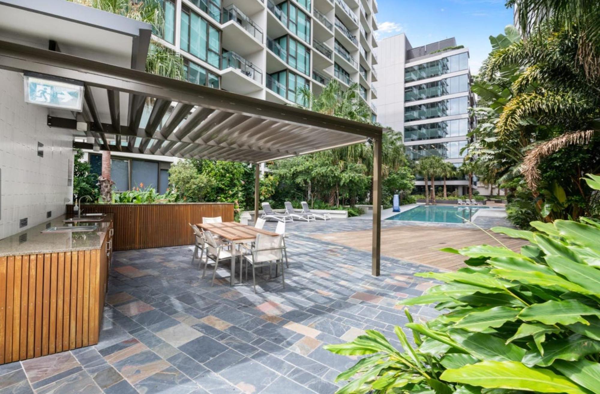 Modern 5-guest Pool Retreat For Family & Business Brisbane