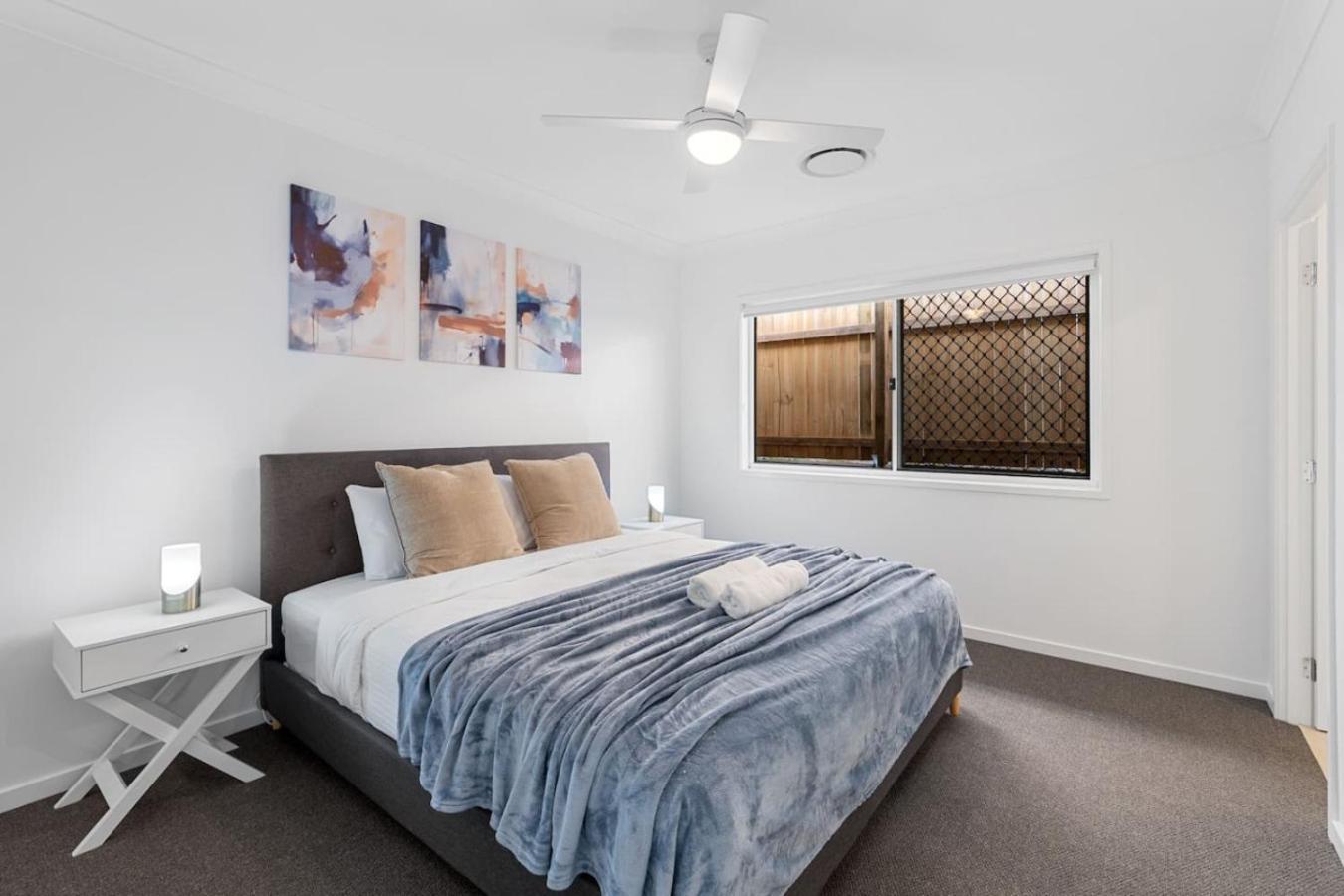 Holiday home Brand New Modern 5br House Ducted Ac Near Mall