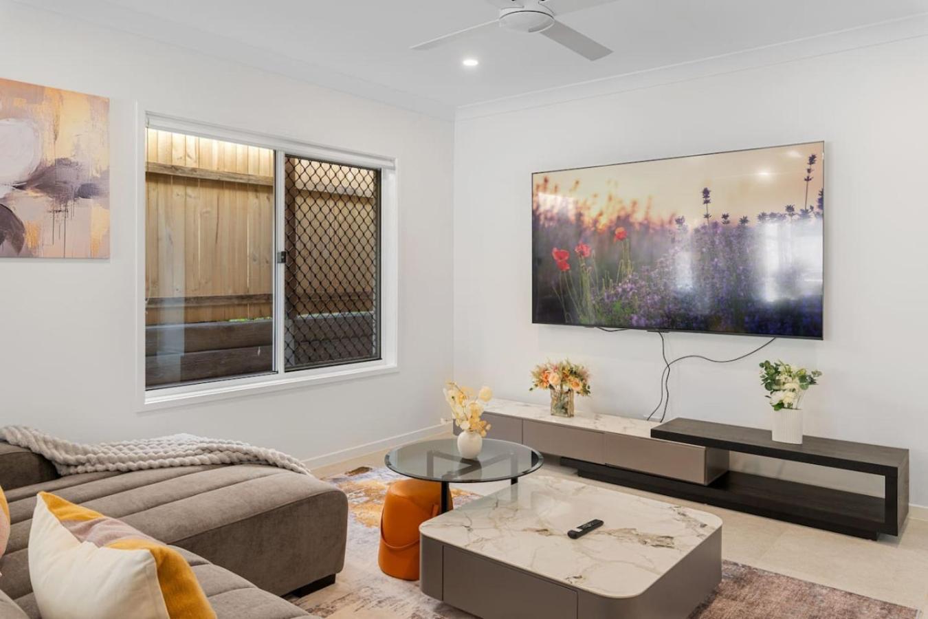 Brand New Modern 5br House Ducted Ac Near Mall Holiday home *