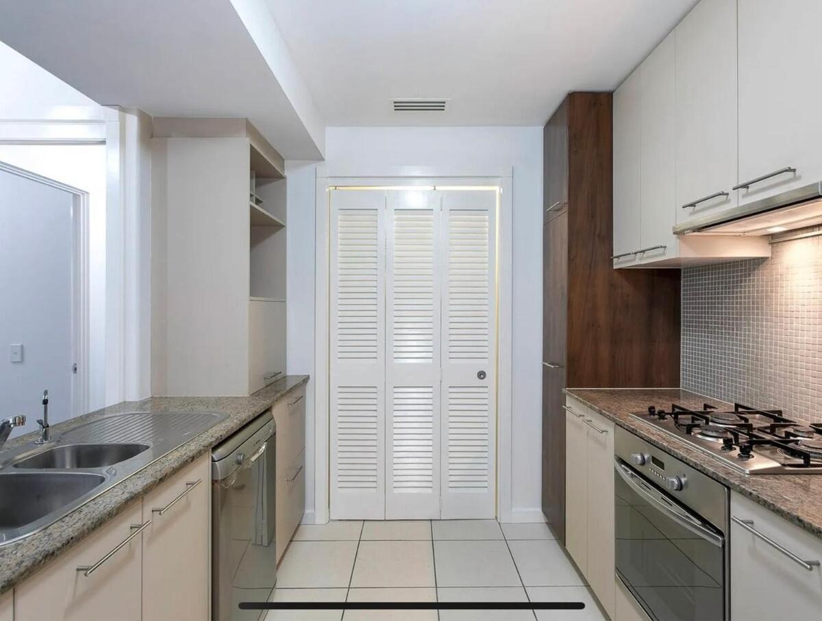Large In The Heart Of Apartment *
