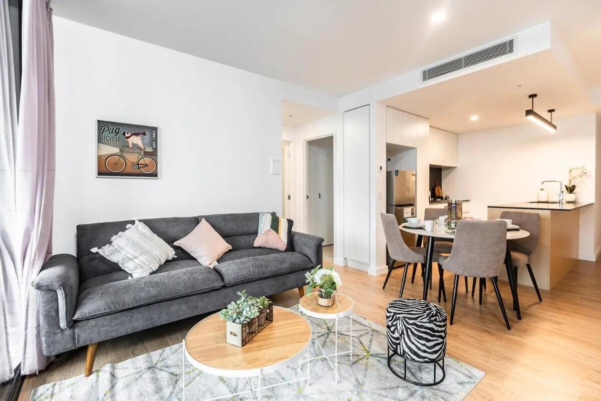 Apartment 2br, 1ba With Balcony,pool,gym,sauna & Parking - 31804