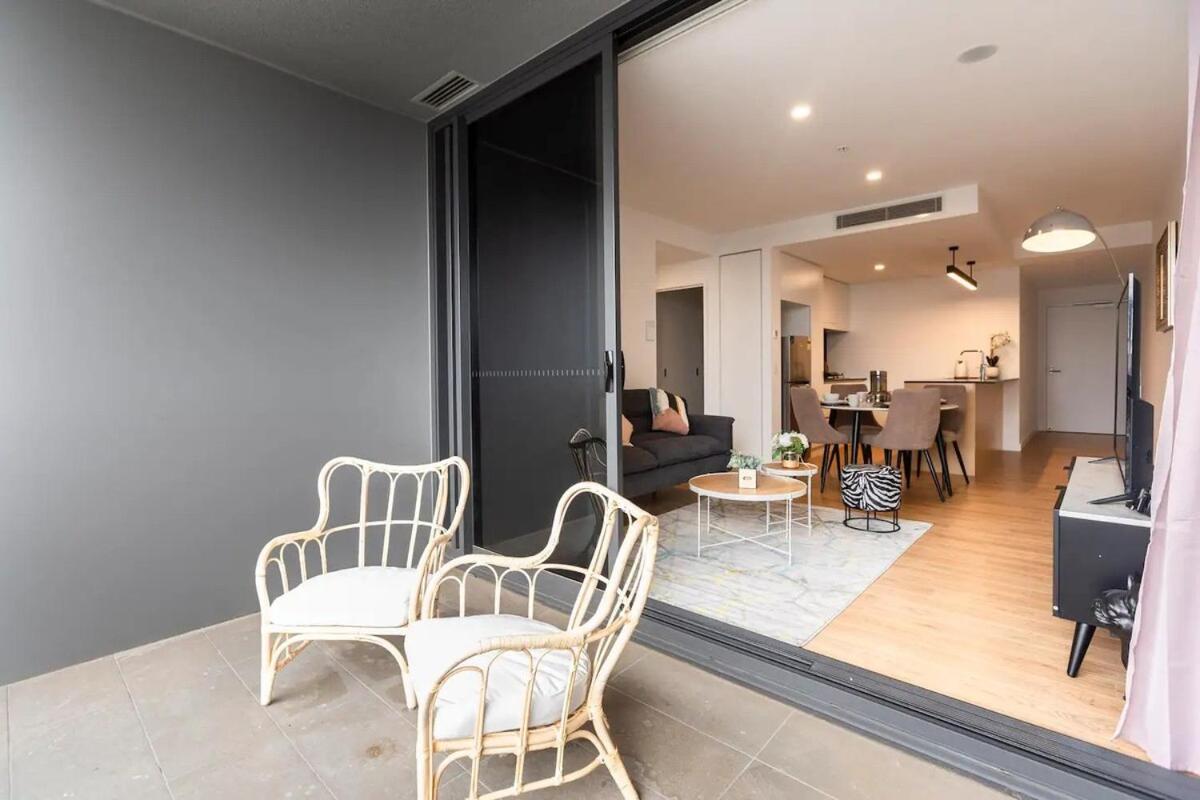 Apartment 2br, 1ba With Balcony,pool,gym,sauna & Parking - 31804 *