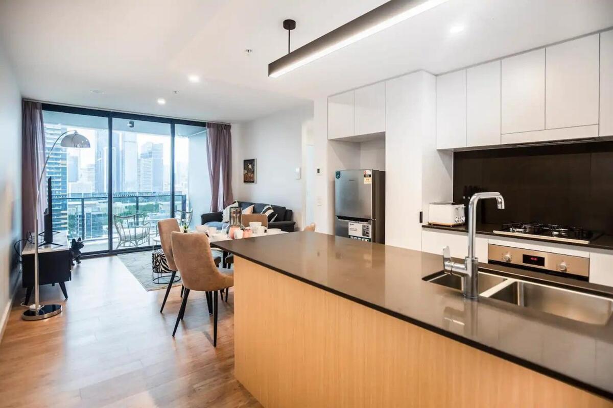 2br, 1ba With Balcony,pool,gym,sauna & Parking - 31804 * Brisbane