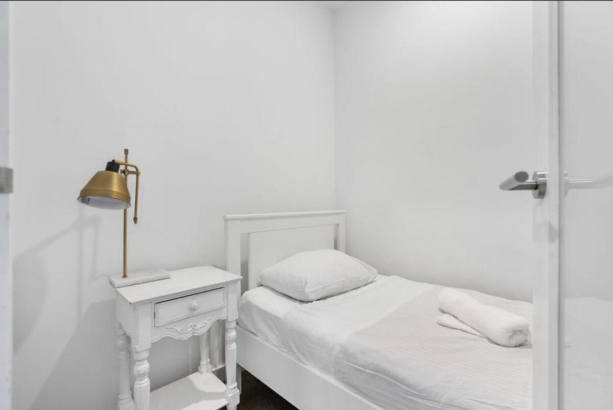 2br, 1ba With Balcony,pool,gym,sauna & Parking - 31804 Apartment