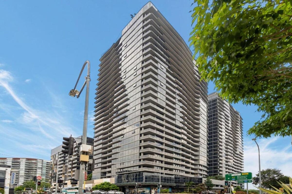 2br, 1ba With Balcony,pool,gym,sauna & Parking - 31804 * Brisbane