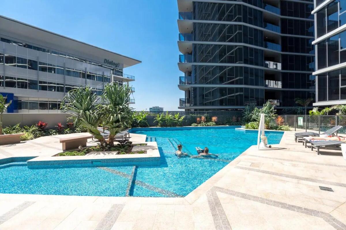 Apartment 2br, 1ba With Balcony,pool,gym,sauna & Parking - 31804 *
