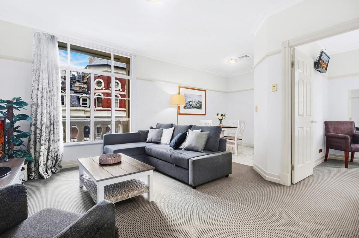 Stylish 1br With Views - 4008