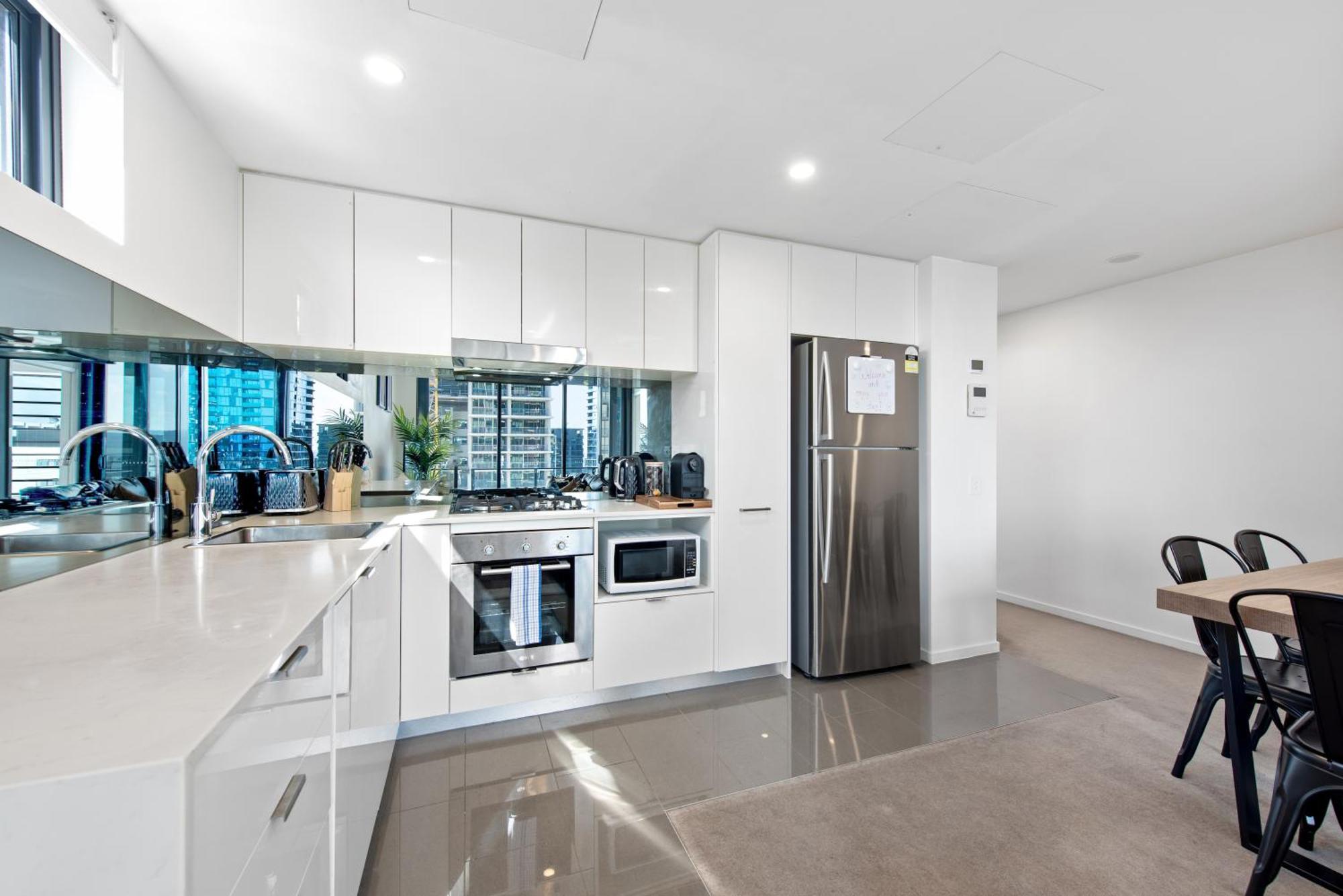 Apartment Stunning Mountain Views & Brisbane's Location