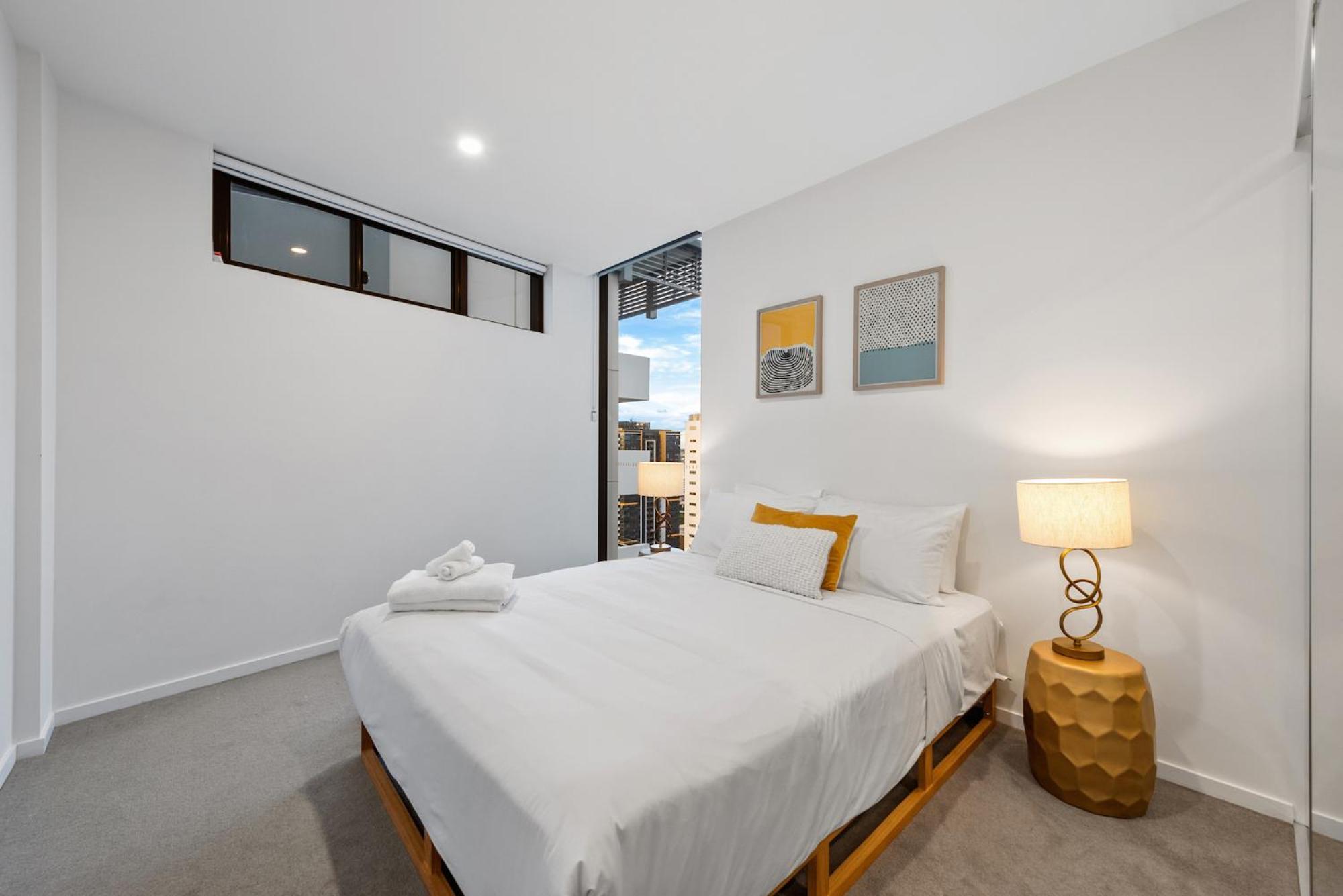 Million Dollar Views With King Bed, Pool, Gym, Wifi