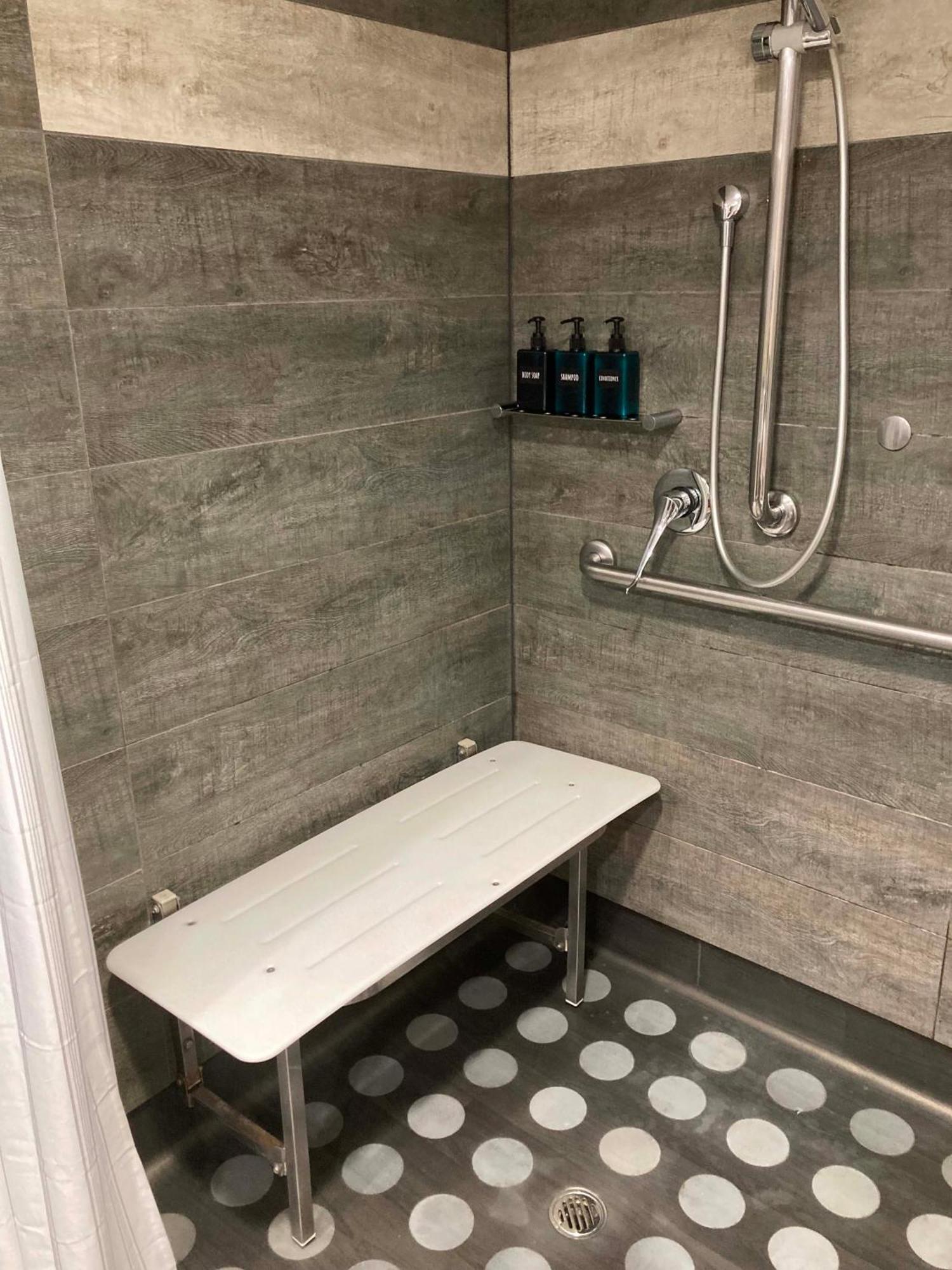 Centre Comfort, Style And Convenience Apartment
