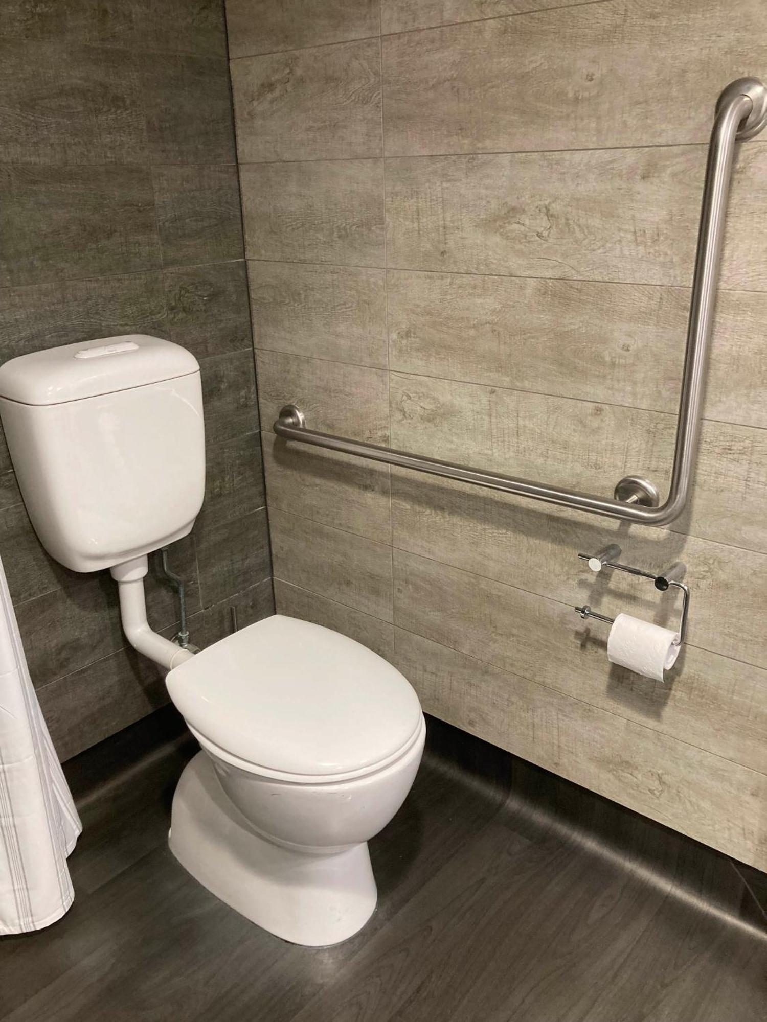 Centre Comfort, Style And Convenience Apartment