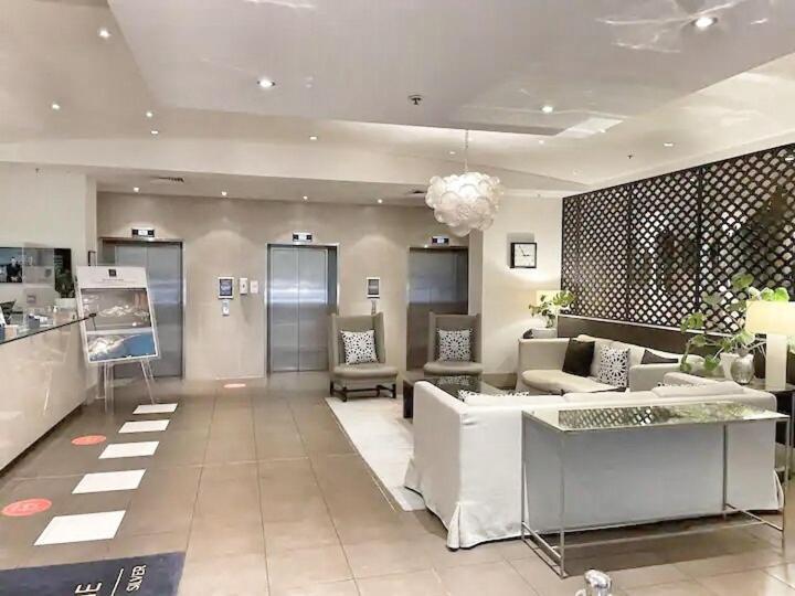 Centre Comfort, Style And Convenience Apartment