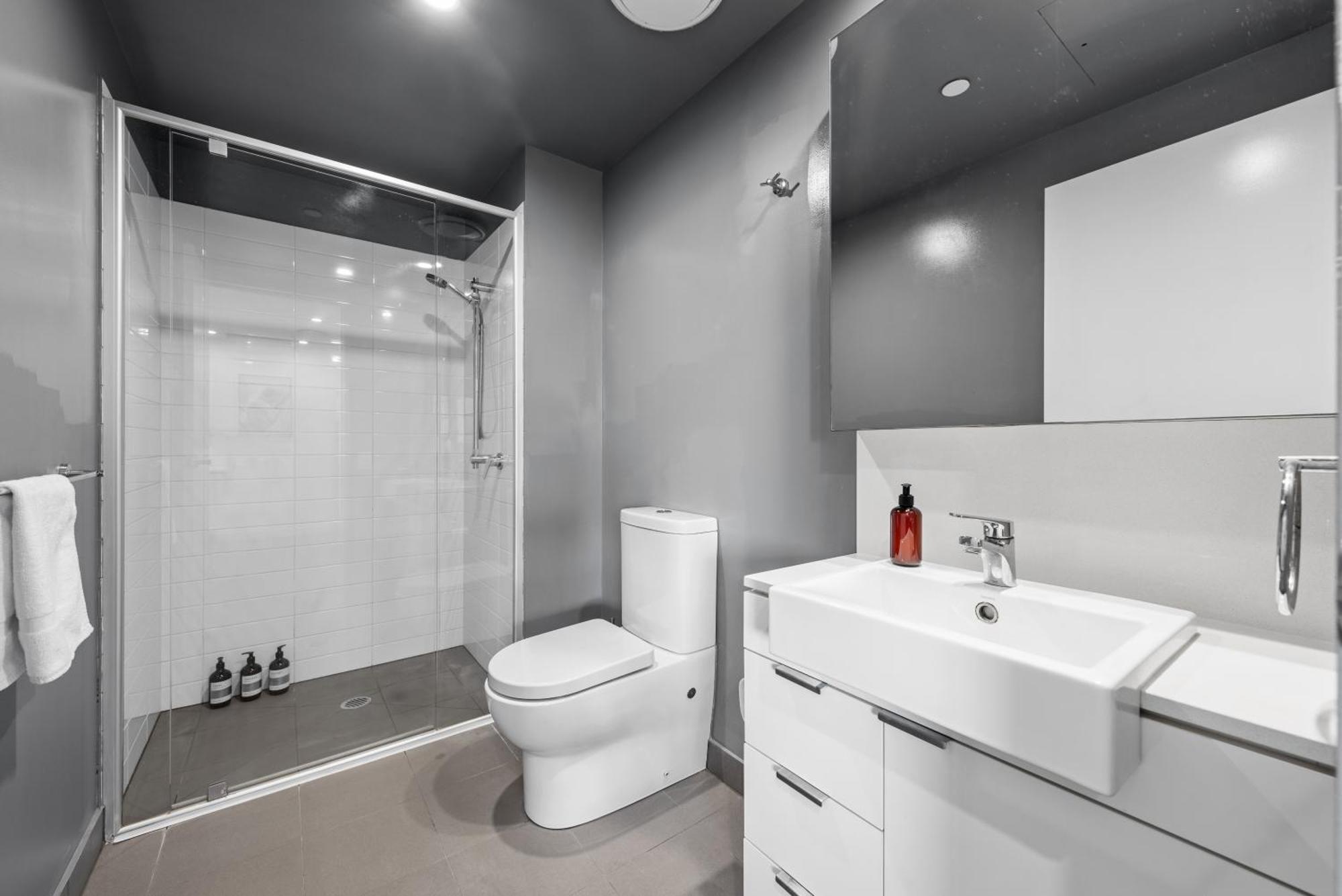 Close To Hospital With Pool And Car Park! Apartment