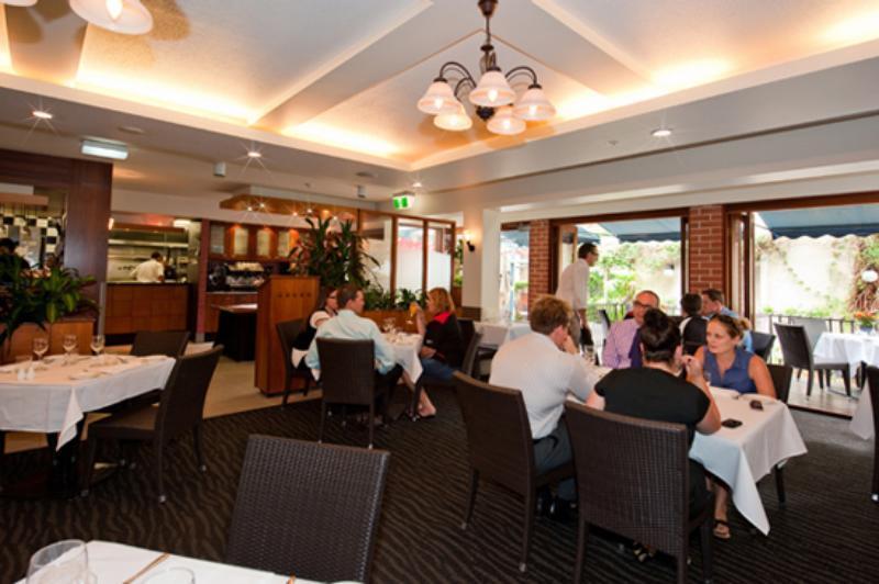 Ramada By Wyndham Windsor 4*