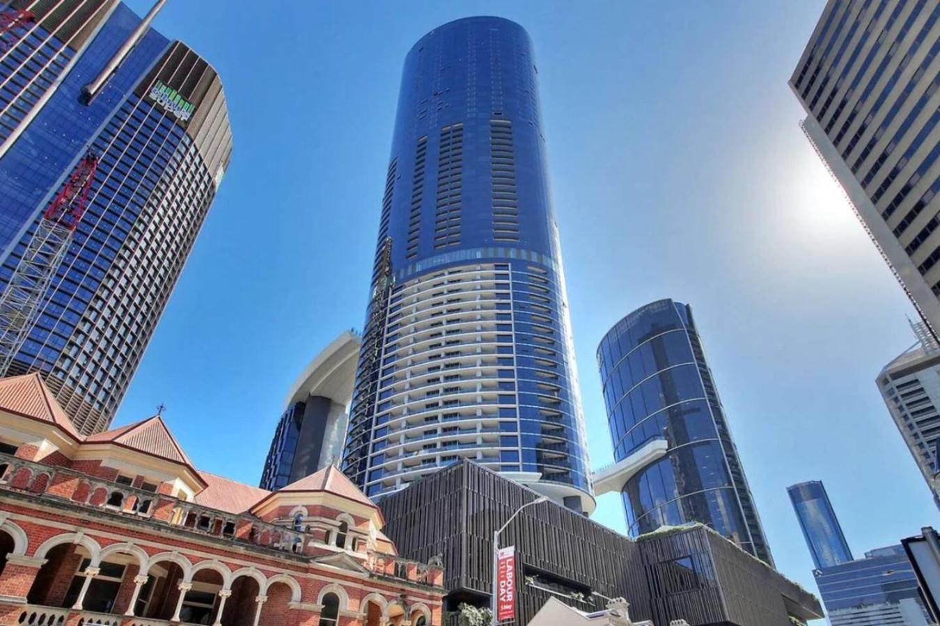 Luxurious 2 Bed With Pool, Sauna And Gym * Brisbane