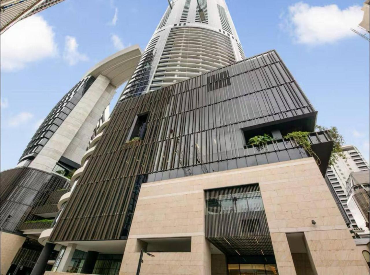 Luxurious 2 Bed With Pool, Sauna And Gym Apartment Brisbane