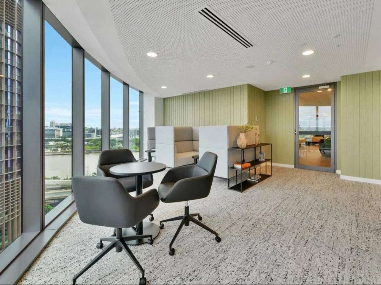 Luxurious 2 Bed With Pool, Sauna And Gym Apartment