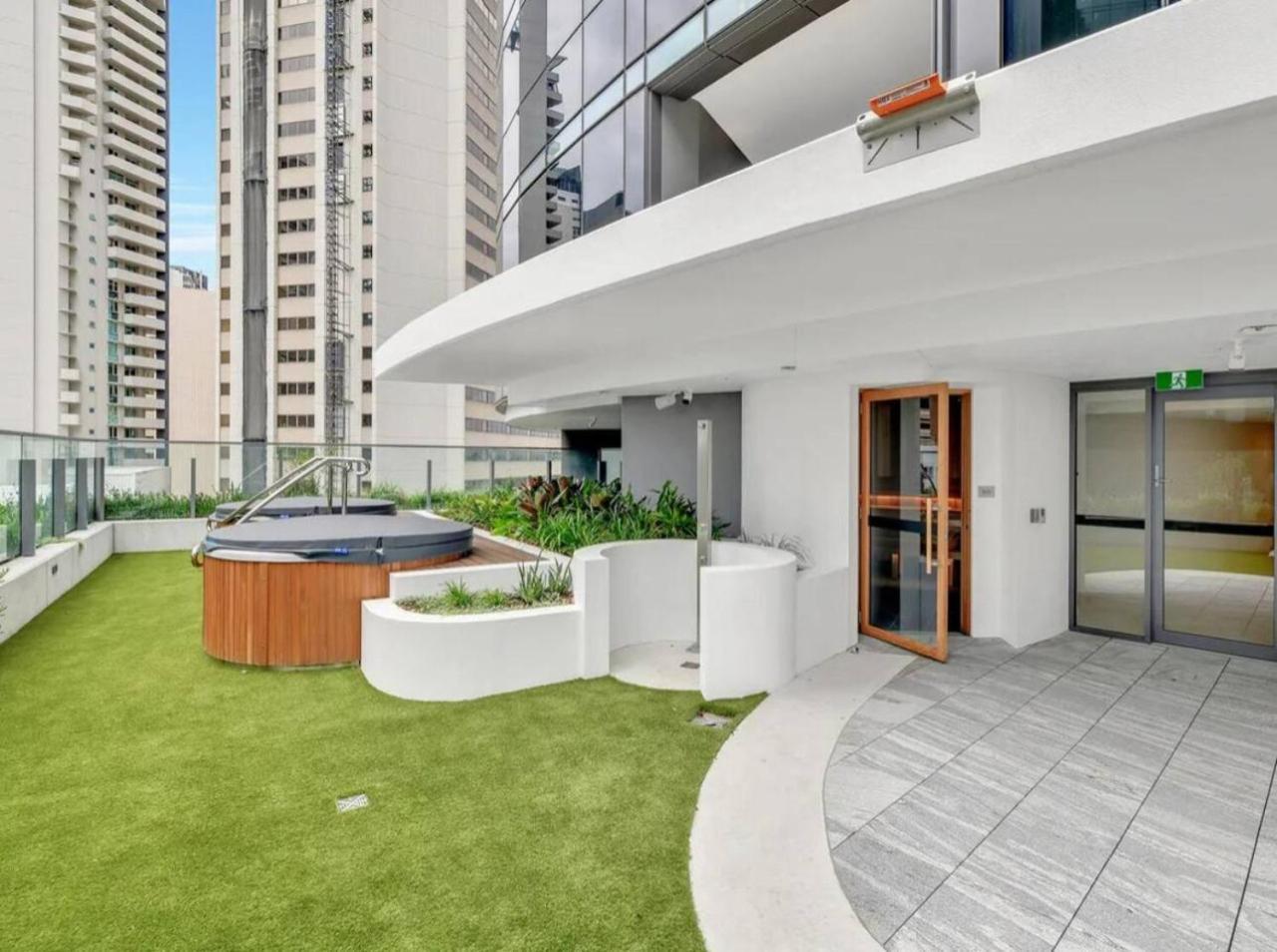 Apartment Luxurious 2 Bed With Pool, Sauna And Gym