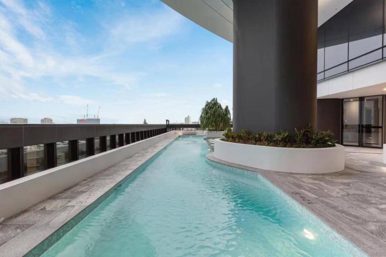 Luxurious 2 Bed With Pool, Sauna And Gym Brisbane