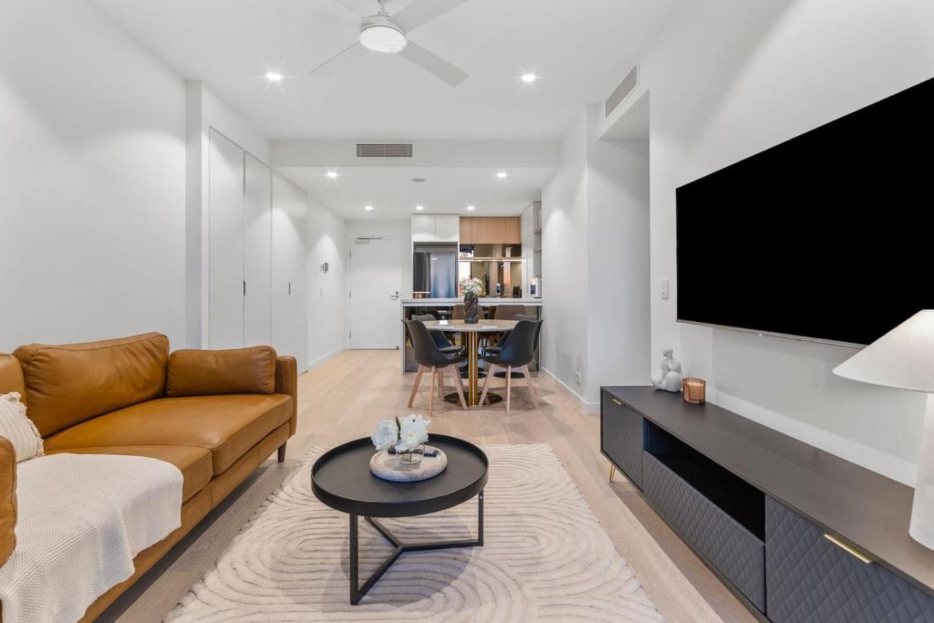 Luxurious 2 Bed With Pool, Sauna And Gym Apartment