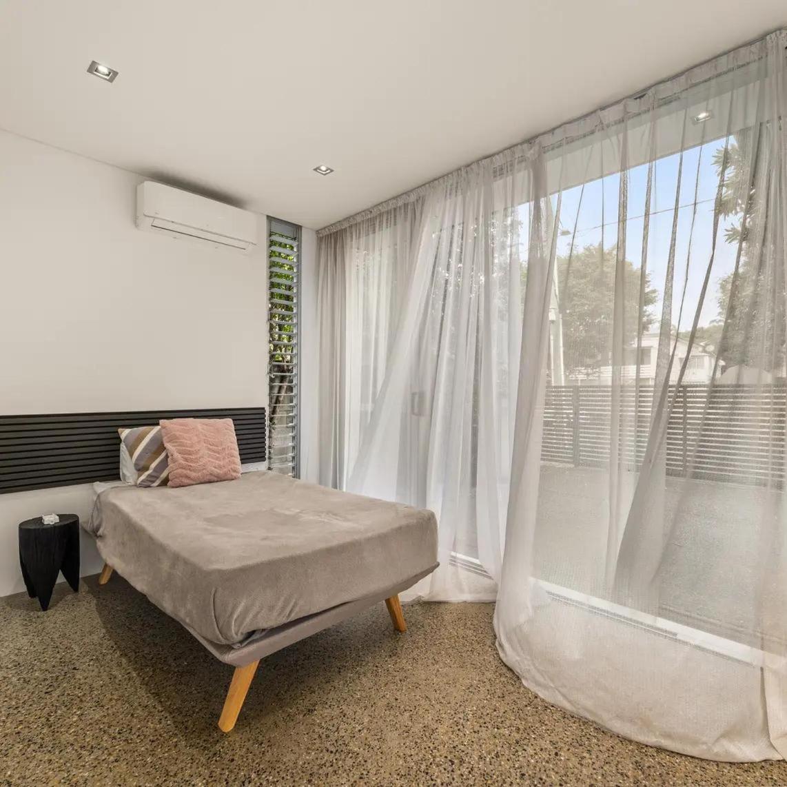 Stunning Architectural Holiday home Brisbane