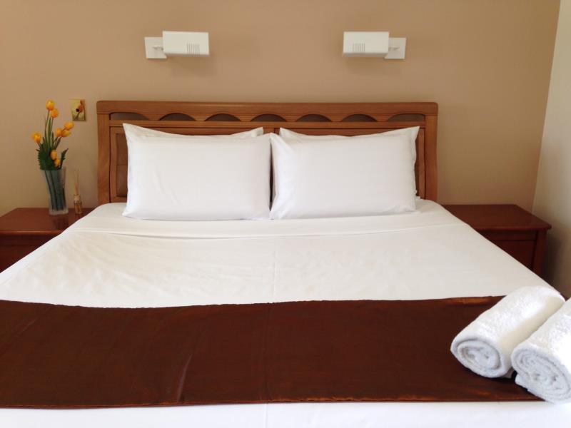Novena Palms Motel