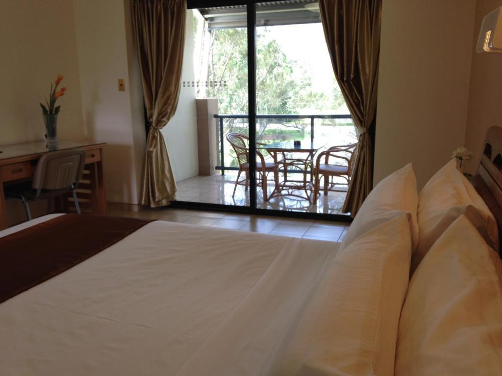 Novena Palms Motel 4*
