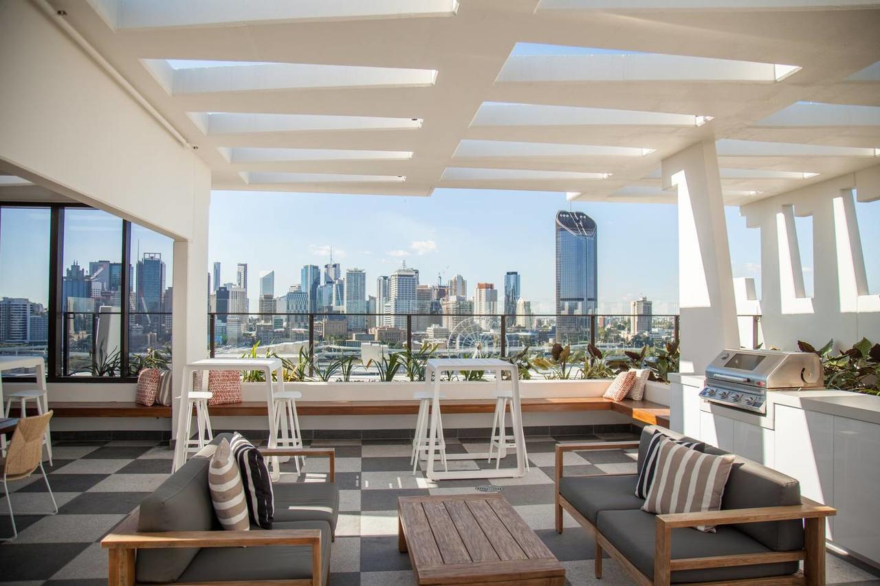 Chic Living In South + Rooftop Pool Apartment