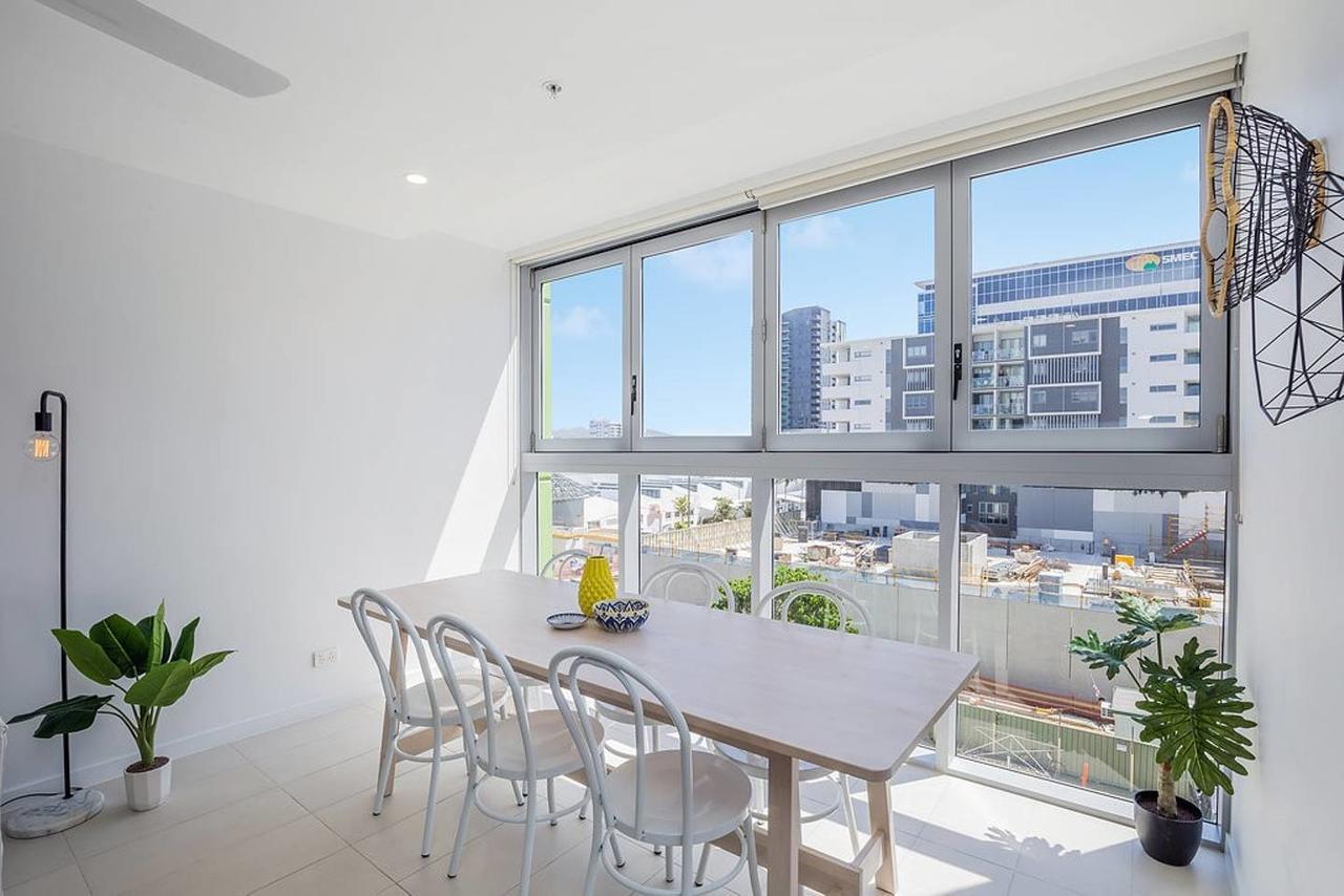 Apartment Executive Designer With Parking *