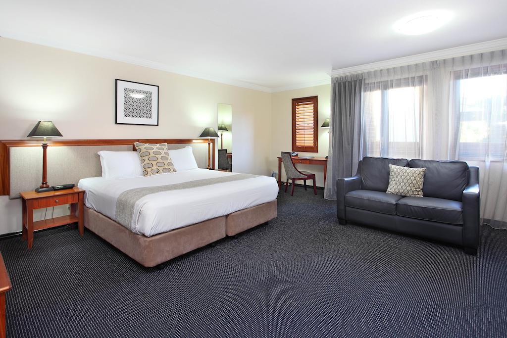 Ramada By Wyndham Windsor Hotel 4*