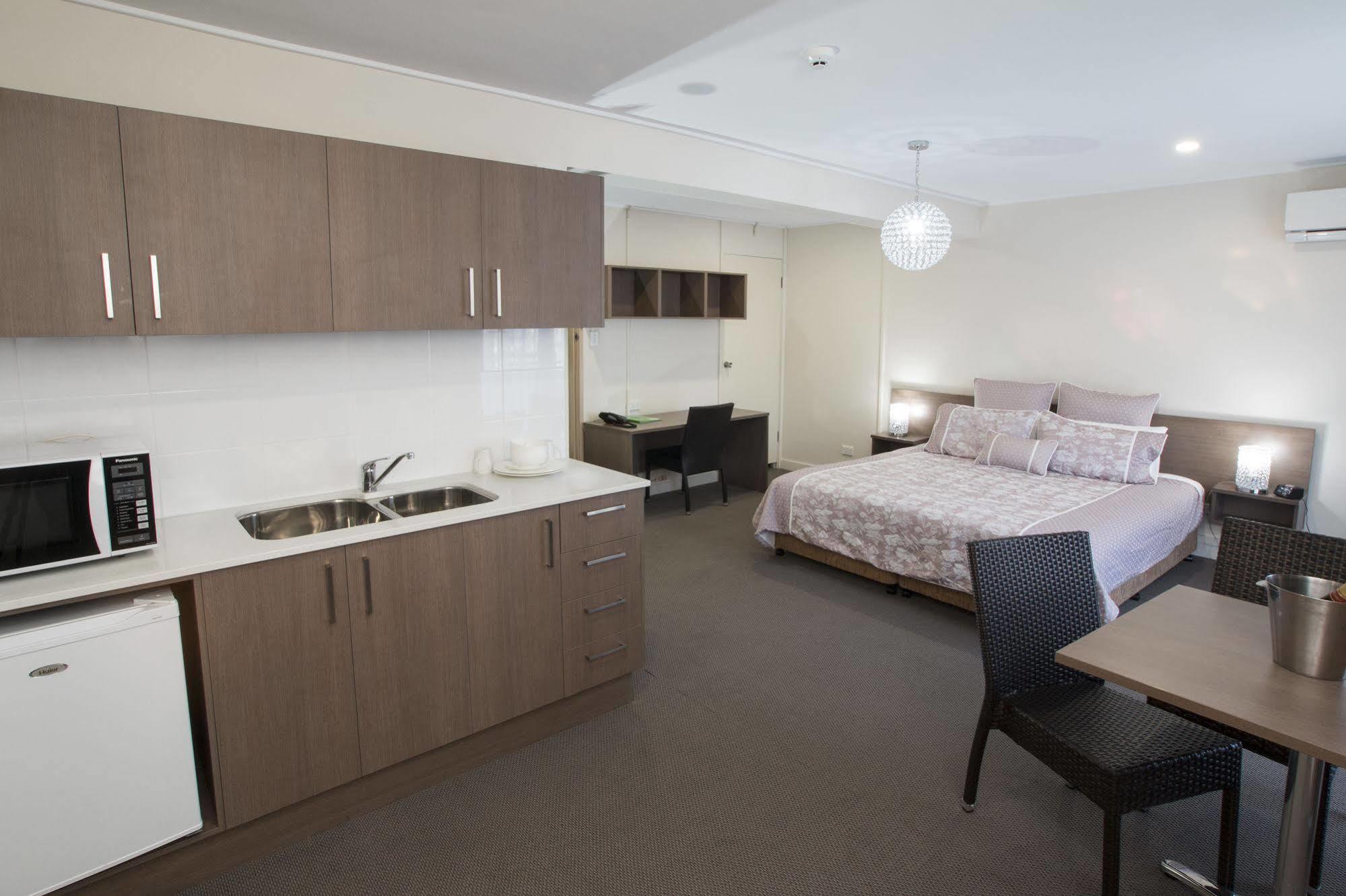 Motel The Metropolitan Spring Hill 3*