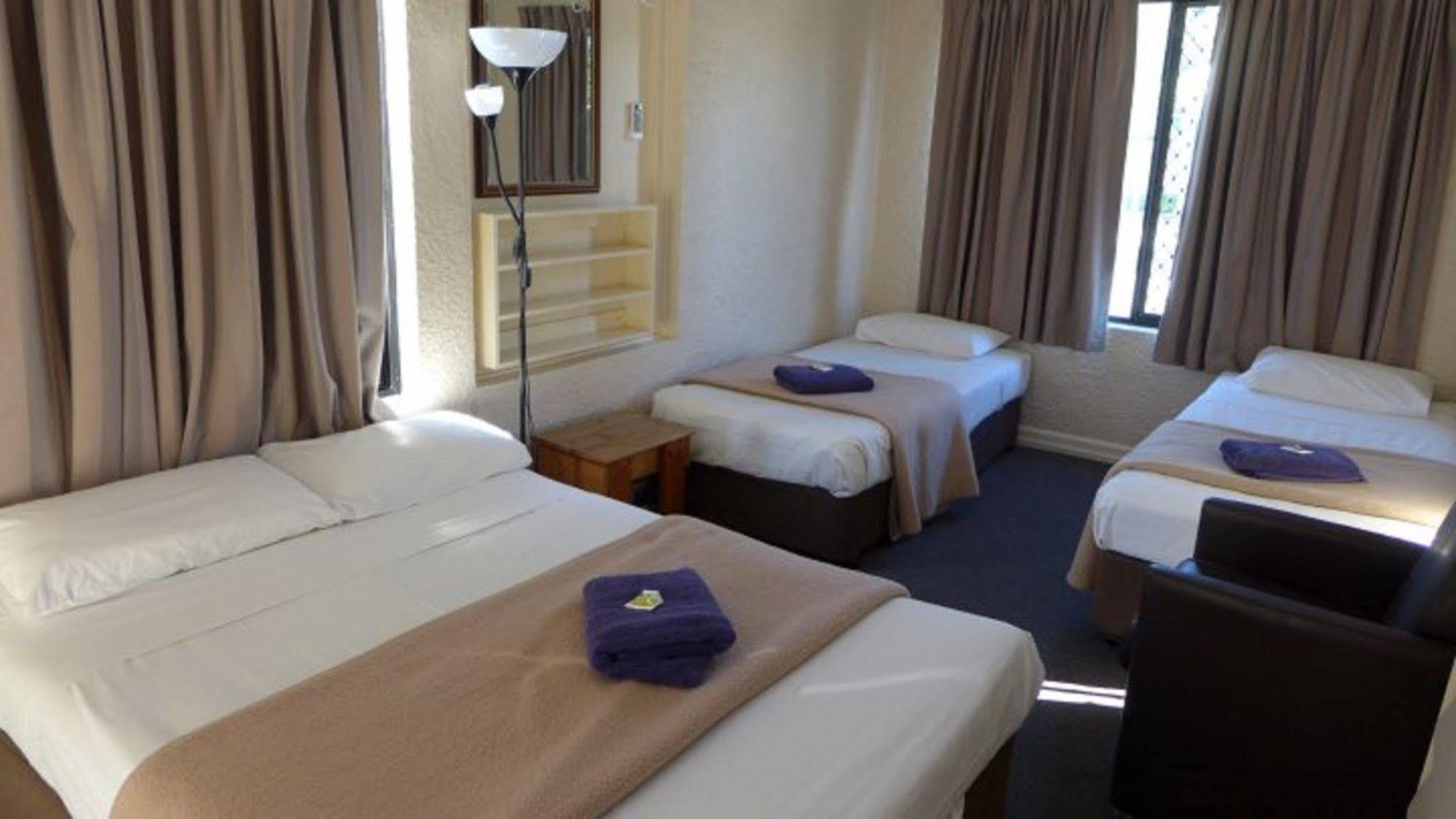 Kingsford Riverside 3*