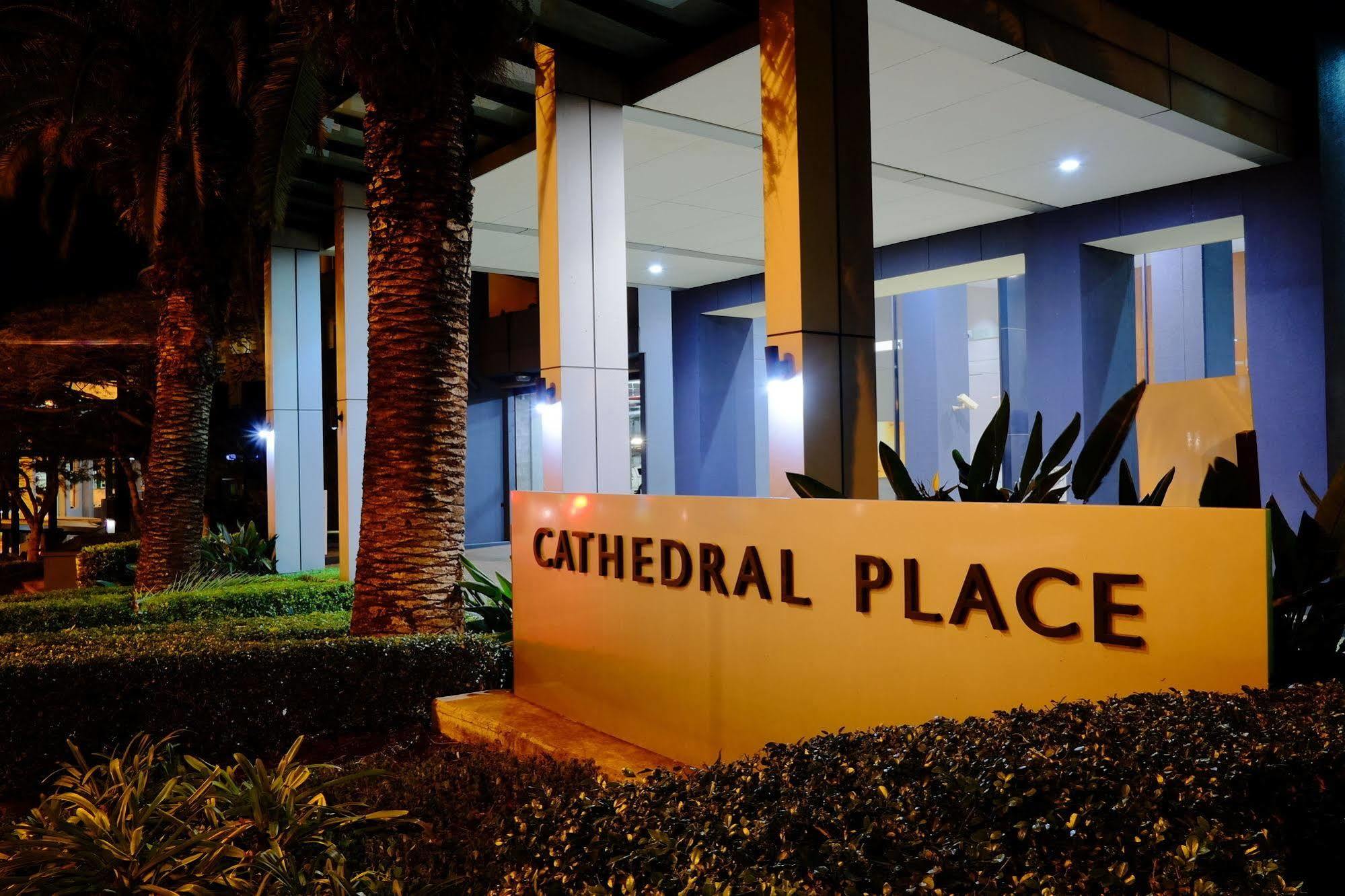Cathedral Place Apartment *