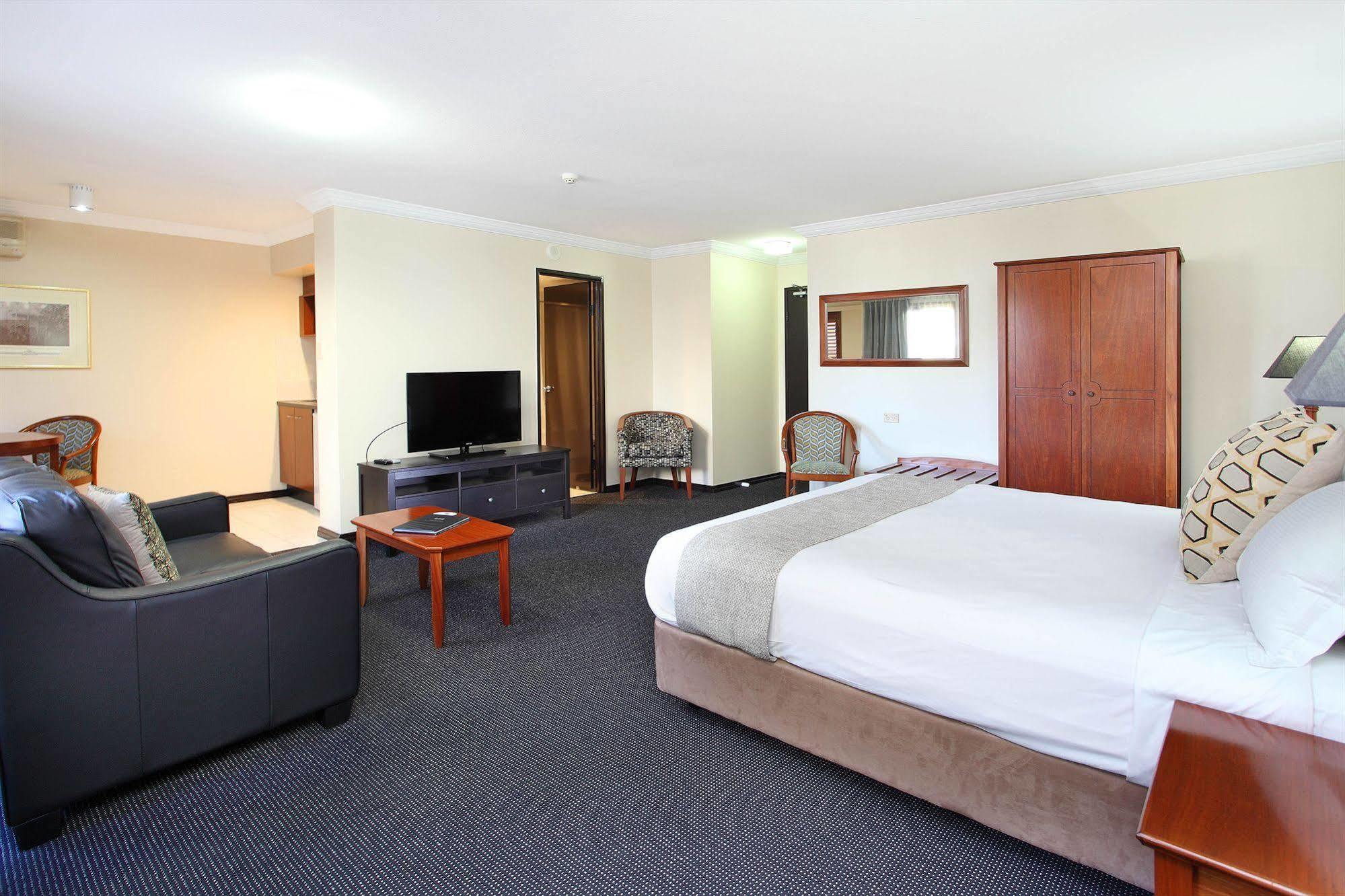 Hotel Ramada By Wyndham Windsor 4*